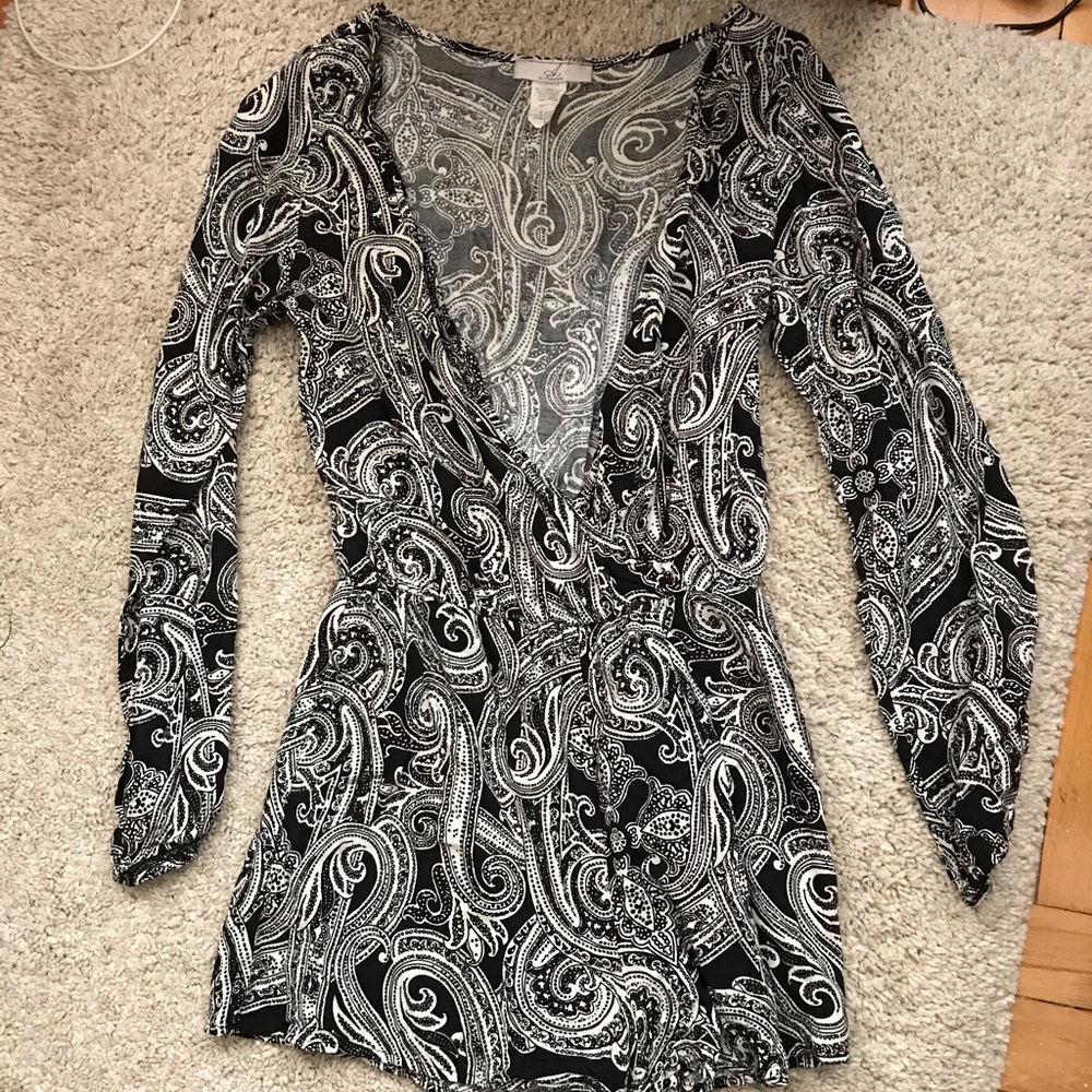 A3 Design - Women’s Black &White Pattern Romper -S